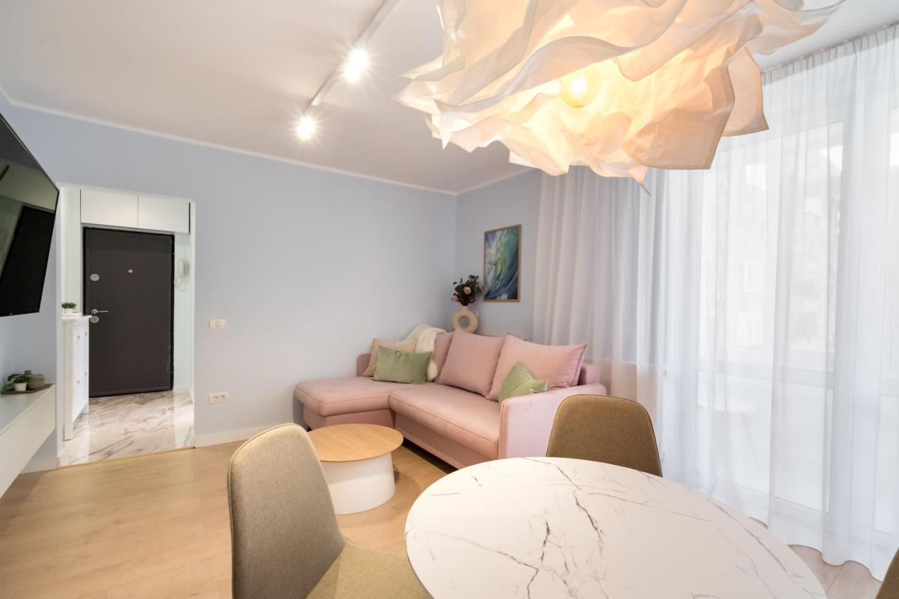 Candy Land Downtown Apartment Бухарест Экстерьер фото